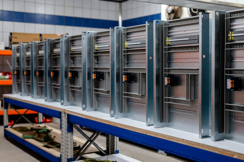 OEM serial control cabinet manufacturing